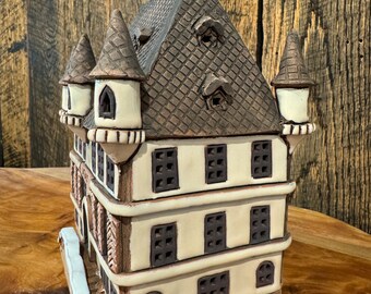 オスナブリュックの歴史的な市庁舎 陶器のキャンドルハウス 陶器の家の