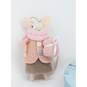 Christmas Mouse with Gift, Mice ornament, Felted ornament, Mouse gift, Mouse ornament, Needle felted mouse, Mouse decor
