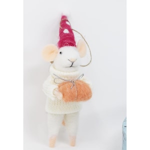 Christmas Mouse with gift, Mice ornament, Felted ornament, Mouse gift, Mouse ornament, Needle felted mouse, Mouse decor