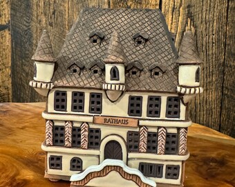 オスナブリュックの歴史的な市庁舎 陶器のキャンドルハウス 陶器の家の