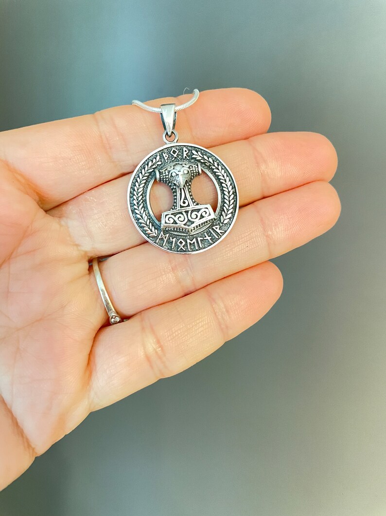 Orecchino a forma di martello di Thor in argento sterling