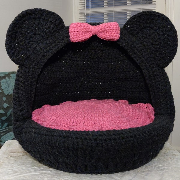 Crochet Bowtie Mouse Cat / Dog Bed Pattern