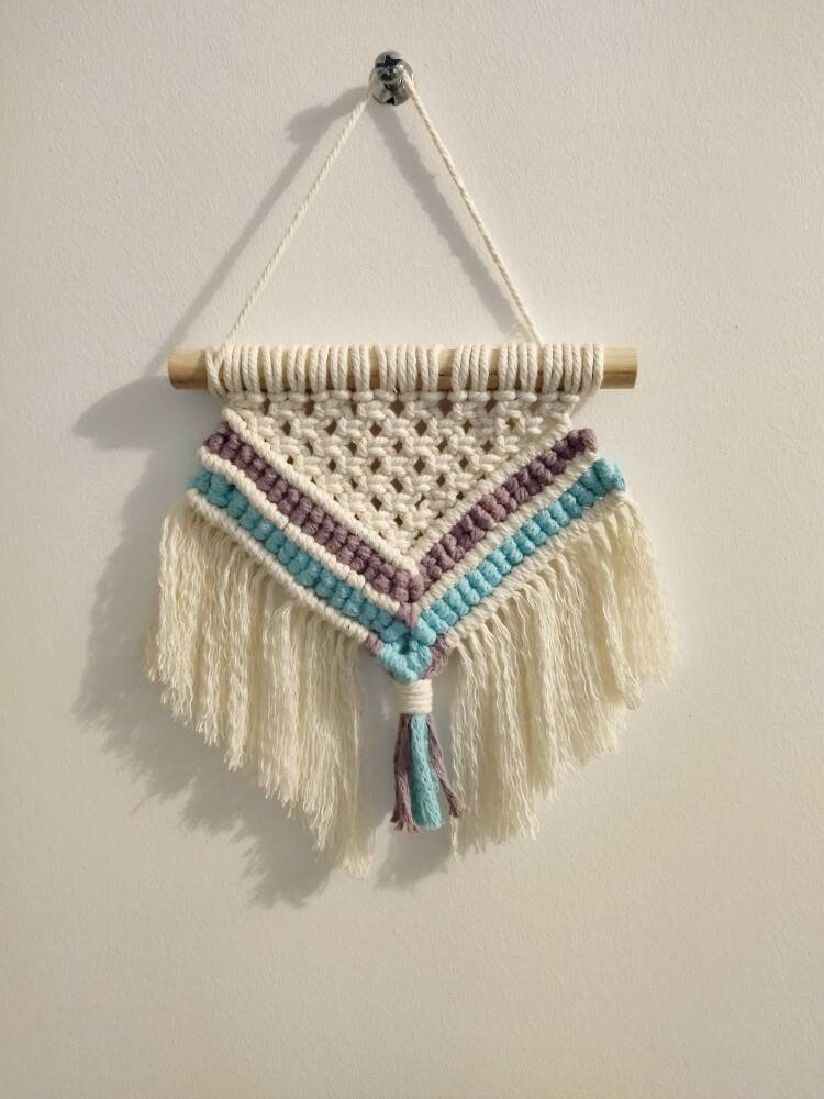 Petite Suspension Murale en Macramé