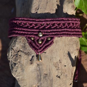 Justerbart armband i vinrött boho hippie-stil med mikromakramé för kvinnor - anpassningsbart