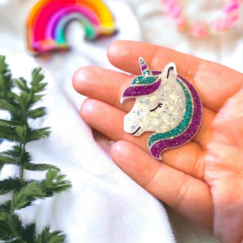 Broche de unicornio, cuidador de agujas, regalo de unicornio, broche de unicornio, regalo para ella, joyas de unicornio, regalos de unicornio, cuidador de agujas de unicornio imagen 1