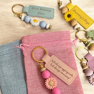 Porte-clés personnalisé en simili cuir perlé marguerite, breloque de sac, cadeau enseignant, porte-clés personnalisé, cadeau d'anniversaire, cadeau personnalisé, cadeau de Pâques image 3