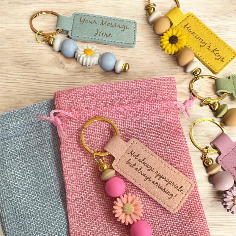 Porte-clés personnalisé en simili cuir perlé marguerite, breloque de sac, cadeau enseignant, porte-clés personnalisé, cadeau d'anniversaire, cadeau personnalisé, cadeau de Pâques image 3