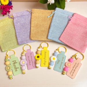 Porte-clés personnalisé en simili cuir perlé marguerite, breloque de sac, cadeau enseignant, porte-clés personnalisé, cadeau d'anniversaire, cadeau personnalisé, cadeau de Pâques image 2