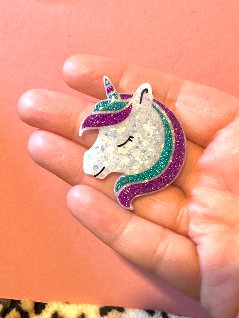 Broche de unicornio, cuidador de agujas, regalo de unicornio, broche de unicornio, regalo para ella, joyas de unicornio, regalos de unicornio, cuidador de agujas de unicornio imagen 3