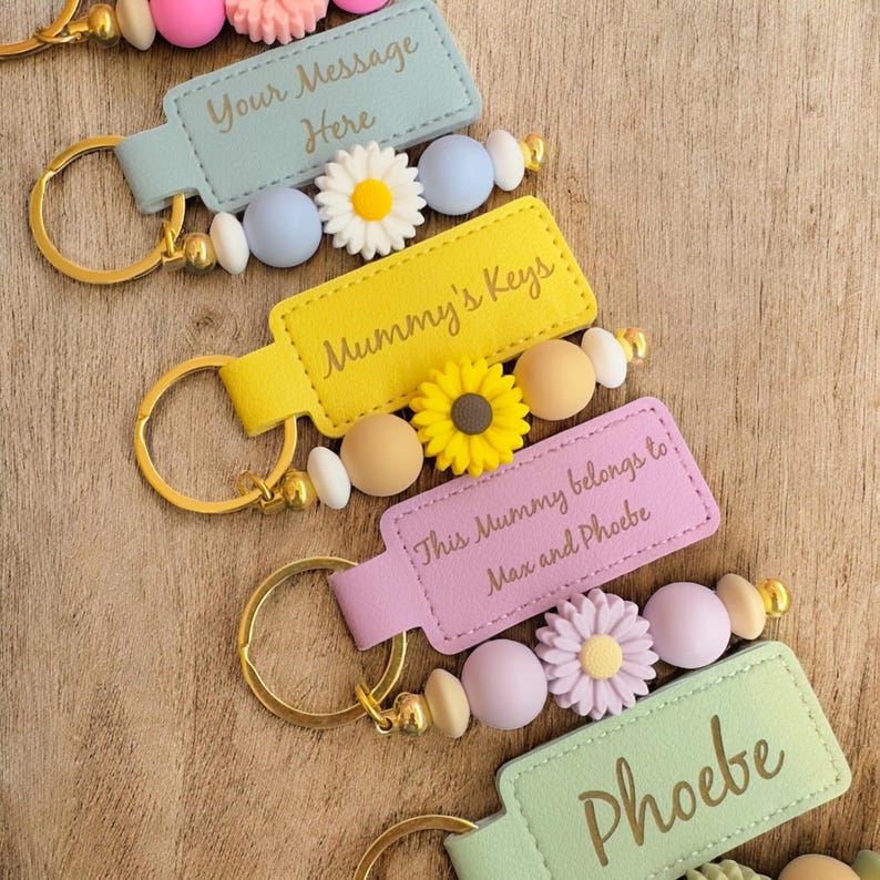 Porte-clés personnalisé en simili cuir perlé marguerite, breloque de sac, cadeau enseignant, porte-clés personnalisé, cadeau d'anniversaire, cadeau personnalisé, cadeau de Pâques image 1