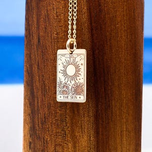 14K Massiv Gold Sonne Tarot Karte Halskette, Weihnachtsgeschenk Die Sonne Tarot Karte Disc Anhänger Dainty Tarot Karte Deck, 14K Gold Hexe Tarot Wagen