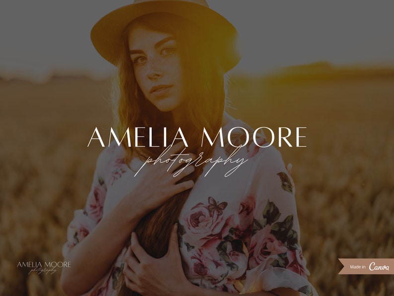 以下が含まれることがあります： 花柄のドレスと茶色の帽子をかぶった女性。白い文字で「Amelia Moore Photography」と書かれている。