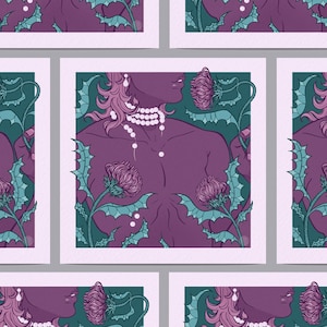 Peut inclure: Illustration numérique d'un torse avec un collier de perles sur fond de chardons violets et verts turquoise.