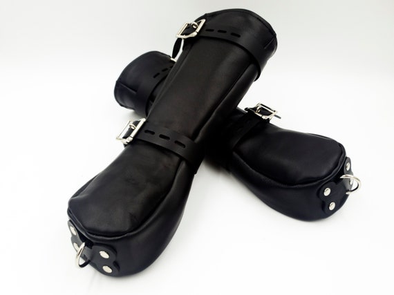 BDSM Leather Mittens Mitts Gloves with D-Rings and lockable buckles