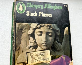 Vintage Paperback BLACK PLUMES - by Margery ALLINGHAM - copyright 1966 edition