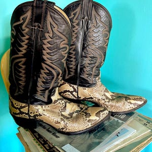 Vintage JUSTIN 1980s PYTHON Snakeskin and Leather WESTERN Boots - size 10.5
