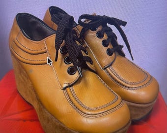 Vintage 1970’s LEATHER PLATFORM Gallenkamp Fashion Footwear - like NEW size ladies 9.5