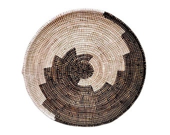 SAKINA woven straw wall plate
