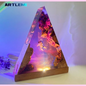 Galaxy resin lamp, Astronaut resin lamp, multicolor resin lamp, galaxy night light, resin lamp, resin night light, table epoxy lamp