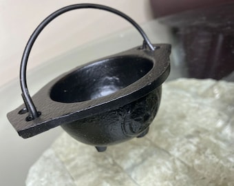 Cast Iron Cauldron With Handle