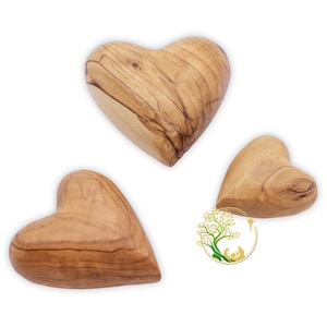 Recuerdos de boda Corazones / Regalo de corazón para el día de San Valentín Corazón para él o ella / Corazón para esposo y esposa / Corazones de madera de olivo / Forma de corazón 3D tallada a mano
