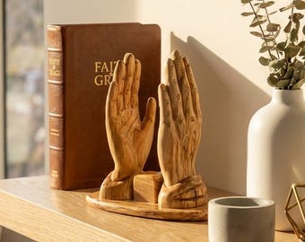 Soporte para Biblia de madera de olivo con manos en oración / Hecho a mano en Belén