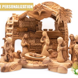 Set di natività natalizia personalizzato - Set di natività in legno d'ulivo con scena della Terra Santa - Decorazioni natalizie con statuina della natività personalizzata immagine 2