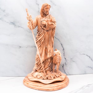 Olijfhouten beeld van goede herder met lammeren - Holy Land Art afbeelding 5