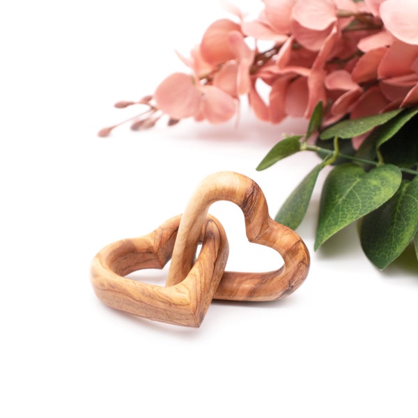 Interlocking wooden Hearts Wedding Heart favors | Wooden Anniversary gift for wife | Valentines gift for her |Entwined hearts wedding favors