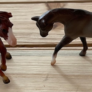 Breyer Two Stablemates ~ Grulla Quarter Horse & Red Chestnut Pinto