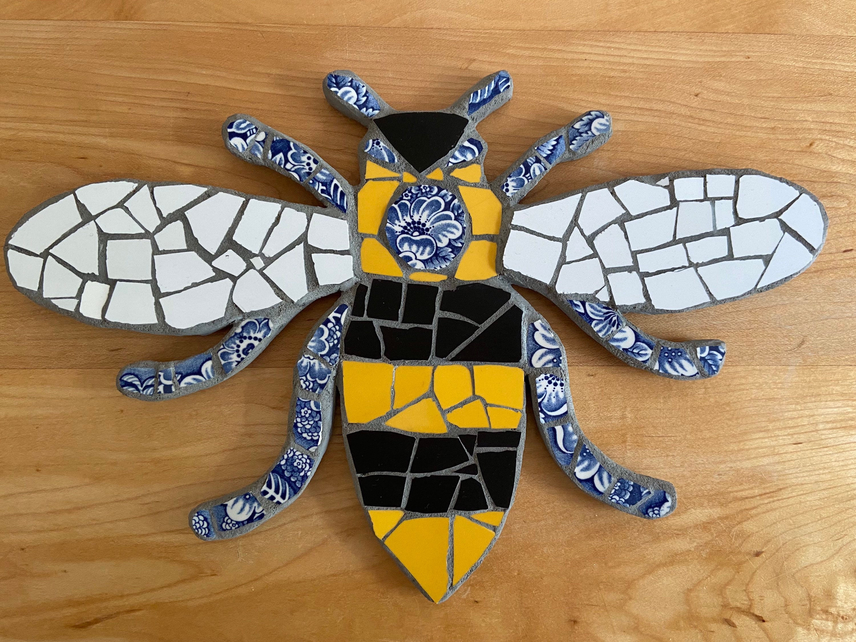 Glowing Bee Mosaic, Bee Circle Ceramic Ornament Christmas Gift For Bee –  Famhose