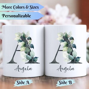 Taza de café personalizada con alfabeto de vegetación: taza con inicial de hoja botánica, taza minimalista con letra de planta, elegante regalo natural para mamá amante de las plantas.
