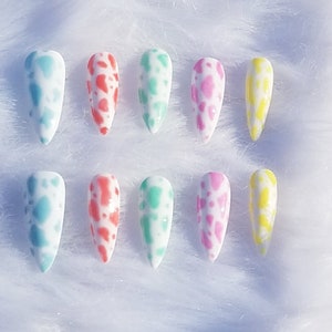 Glow in the dark, press on nails, glue on nails, affordable nails, colorful nails, oval nails