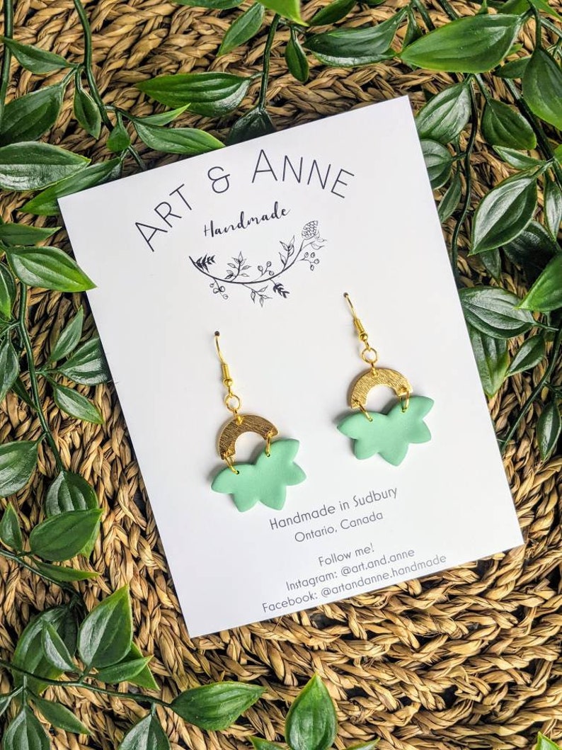 Handmade Polymer Clay Earrings Simple clay earrings Modern Earrings green earrings gifts for mom Spring gifts for her Leaf pattern