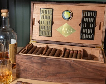 Humidor van zwarte walnoot met Spaanse ceder, digitale hygrometer en 2 luchtbevochtigers - 80 sigaren van Churchill-formaat - gepersonaliseerde kopergravure