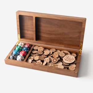 Magic the Gathering - 66pc Set of Counters / Tokens with Hardwood Case