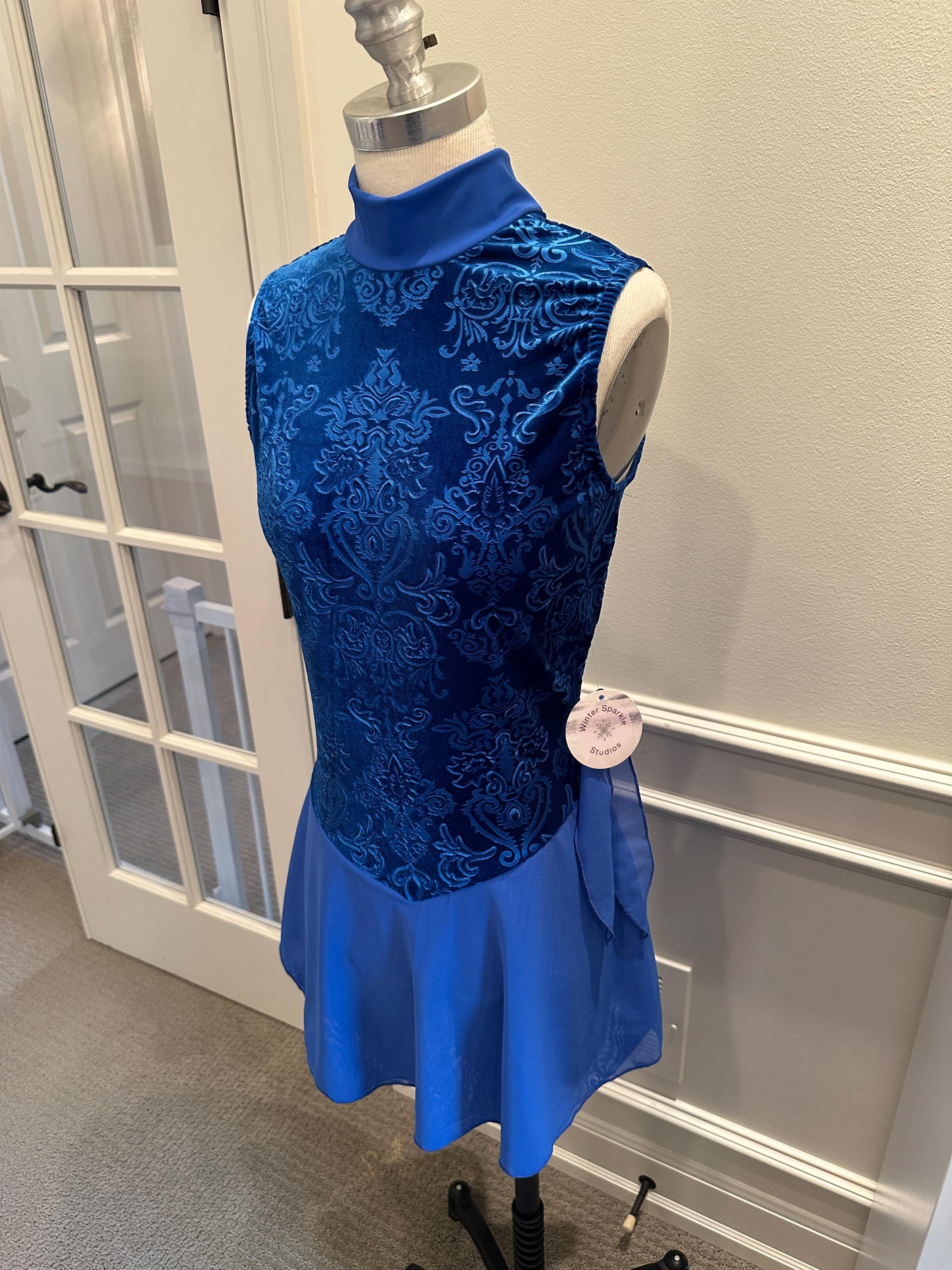 royal blue sleeveless skater dress Sleeveless royal blue figure skating dress Adult Medium