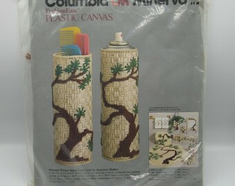 Columbia-Minerva Plastic Canvas Needlepoint Kit 8278 Box car /& Caboose