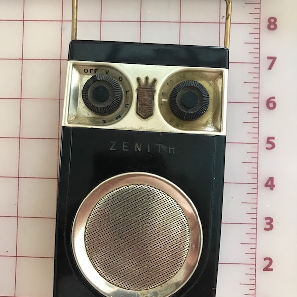 1950s Zenith Royal 500/ 500A owl eyes transistor radio