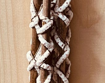 Caña de manojo erizada parecida al abedul