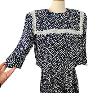 Geblümtes Kleid: Vintage Navy Blouson mit Spitzenkragen, Gr. 16