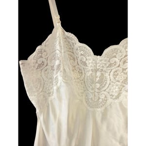 Wonder Maid 60s Full Slip Size 34 White Lace Bodice Hem NonCling Nylon Blend