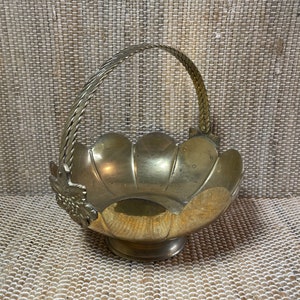 Vintage Scalloped Brass Bowl with Grape Design and Twisted Handle/Vintage Brass Bowls/Vintage Brass/Vintage Home Decor
