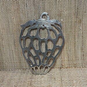 Vintage Leonard Silverplate Strawberry Trivet/Vintage Metal Strawberry Trivet/Vintage Trivets/Vintage Kitchen Decor
