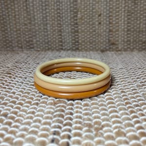 Set of Three Vintage Autum Colored Plastic Bangles/Vintage Tan Bangles/Vintage Plastic Bangles/Fall Colored Bangles