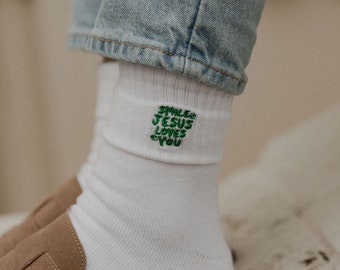 Sourire Jésus t'aime Chaussettes brodées, Vêtements chrétiens, Vêtements chrétiens, Chrétien, Jésus, Foi, Bible, Vêtements Jésus, Chaussettes Jésus