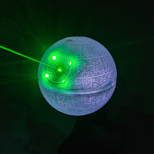 Vom Todesstern inspiriertes Licht mit feuerndem Laser. Star Wars Geschenk 3D-gedruckte Lampe