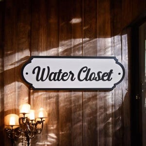 ファームハウス風トイレサイン：素朴なバスルームの装飾