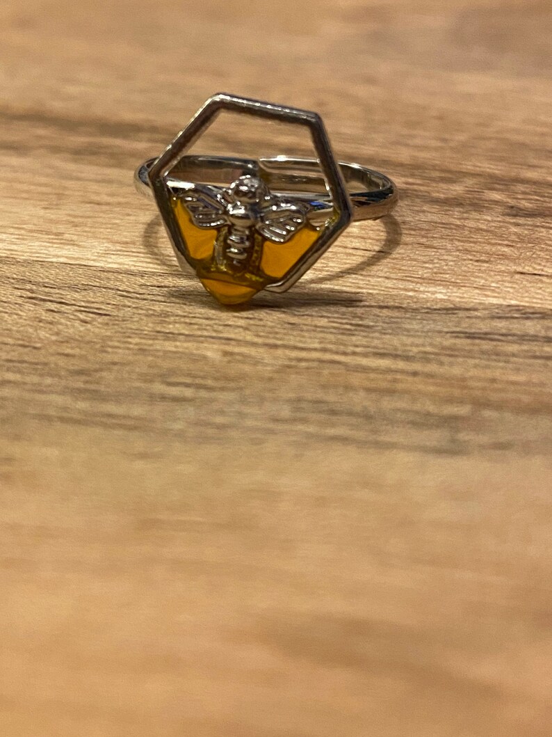 Honey bee ring