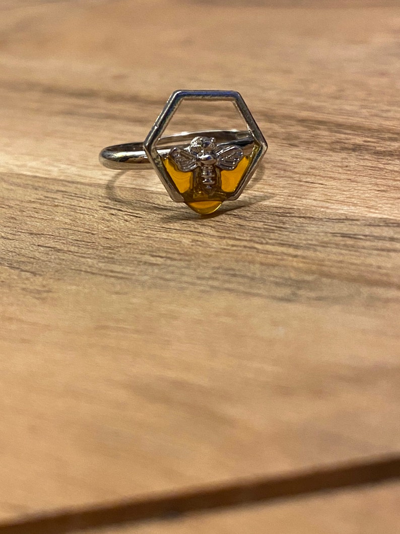 Honey bee ring